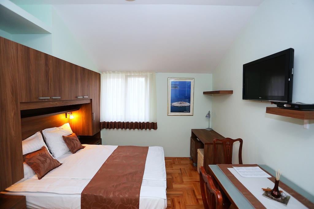 Apartments Ivana - Iva Zadar Bagian luar foto
