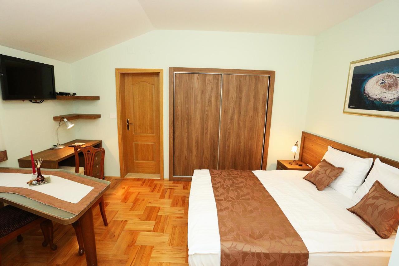 Apartments Ivana - Iva Zadar Bagian luar foto